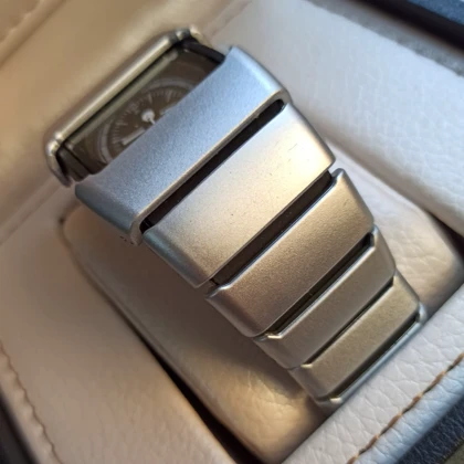 ساعت مچی اسپرت بند پلیمر سیلور قفل پروانه‌ای +جعبه و باطری