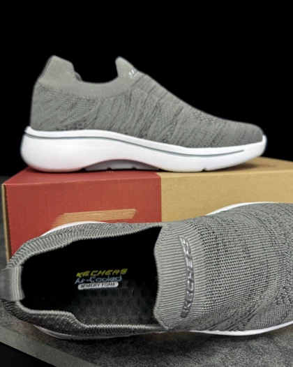 کتانی اسکیچرز جورابی