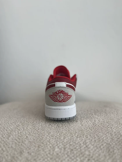 جردن 1 ساق کوتاه زرشکی