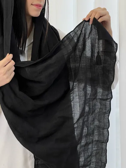 شال مشکی طرحدار