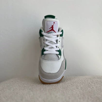 جردن 4 سفید_سبز