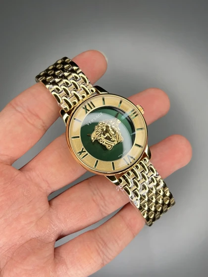 ساعت مچی ورساچه طرحدار بند طلایی صفحه سبز Versace