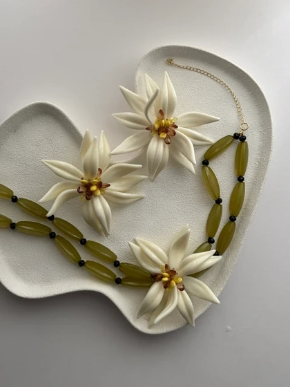 گردنبند و گوشواره گل