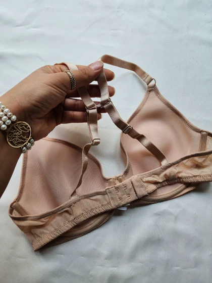 سوتین ابر خیلی نازک فنردار طرح تریومف آلمان کد: 122084