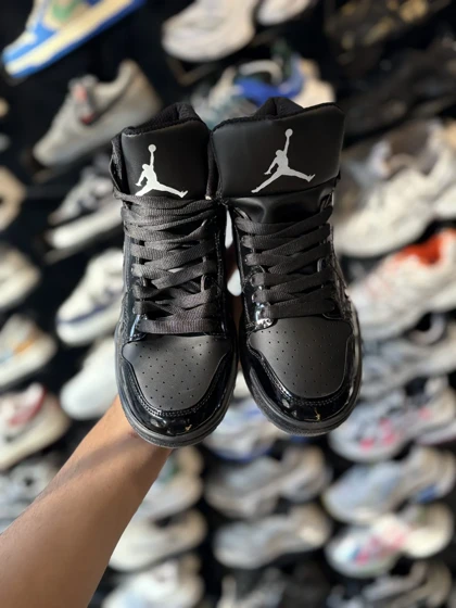 کتانی جردن ساق‌دار مشکی ورنی