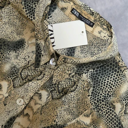 شومیز آستین کوتاه هاوایی پوست ماری زارا Zara رگولارفیت سایز 40 تا 42 کد 3236