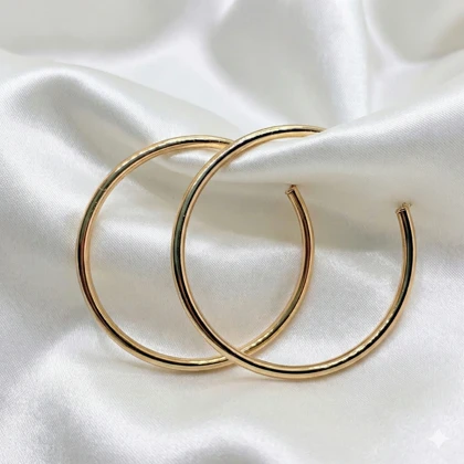گوشواره استیل حلقه‌ای ساده (رنگ طلایی) | سایز متوسط و کلاسیک