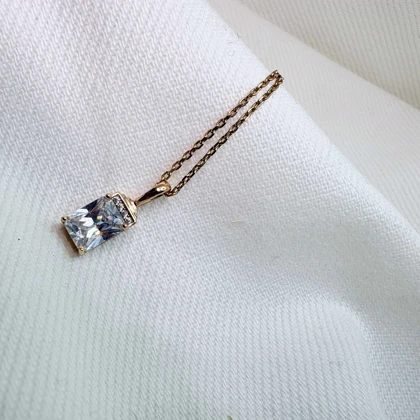 گردنبند استیل طرح «سولیتر مستطیلی» (تراش امرالد) | ساده و کلاسیک