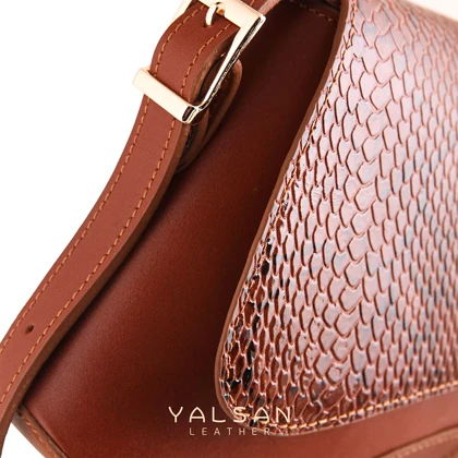 کیف دوشی زنانه چرم یلسان مدل آیریا کد 124-MRV