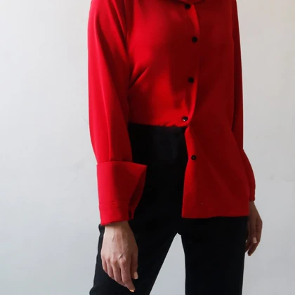 شومیز زنانه کرپ یقه پایه دار کریستینا (Cristina) سین استایل