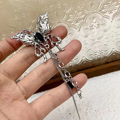 سنجاق سینه پروانه