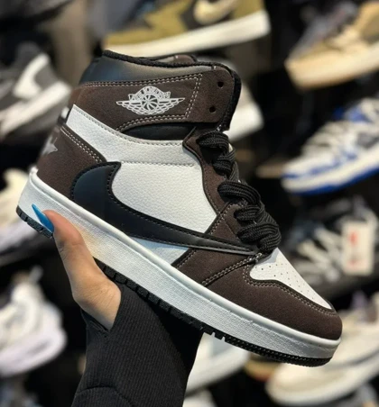 کتانی زنانه ترویس ساق‌دار قهوه ای سفید