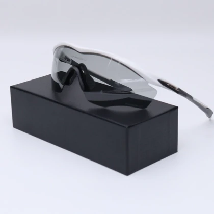 عینک از برند OAKLEY کد 181455