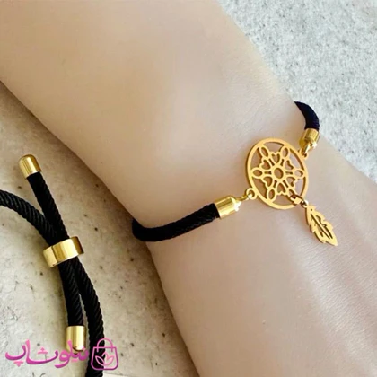 دستبند زنانه آسانسوری با بند مشکی و پلاک طلایی آویزدار برگ کد 159