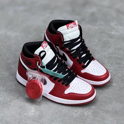 کفش نایک ایر جردن وان ساق‌دار سفید قرمز Nike Air Jordan 1 High White Red