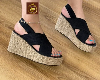 صندل لژدار کنفی زنانه ساده