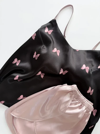 ست لباس خواب تاپ و شورتک ساتن طرح پروانه