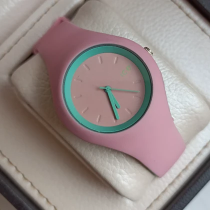 ساعت مچی زنانه طرح آیس صورتی با قفل سگکی
