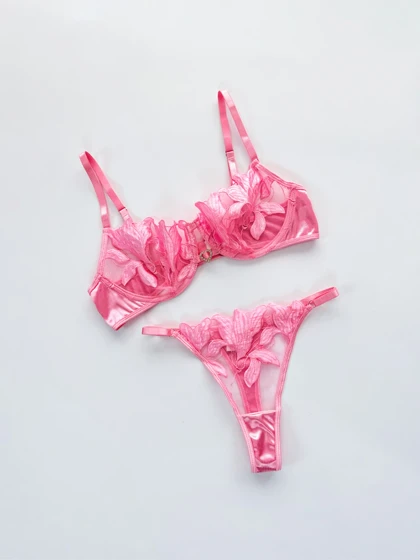 ست شورت و سوتین فنر دار تور و دانتل طرح برگ وسط قلب صورتی