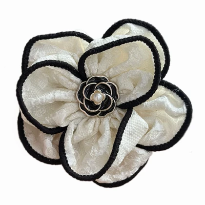 گل سینه زنانه مدل گل پارچه ای کد 533