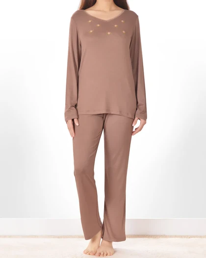 تیشرت آستین بلند و شلوار گل افشان زنانه