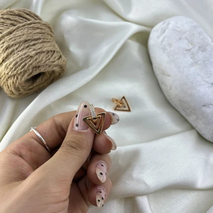 گوشواره زنانه مدل آترین طرح مثلث
