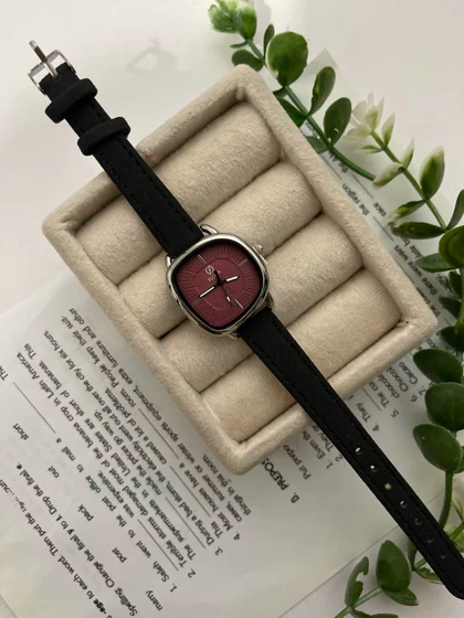 ساعت دفورمه چرمی زنانه 925