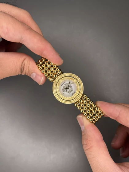 ساعت مچی ورساچه قاب چرخشی طلایی صفحه سفید Versace