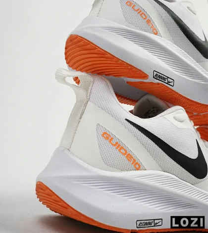 کفش کتانی مردانه سفید نارنجی Nike guide 10