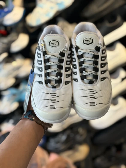 کتانی زنانه نایک تی ان