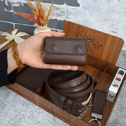 ست هدیه چرم مردانه چرم طبیعی کیف پول و کمربند مدل 4 تیکه قهوه ای ساده