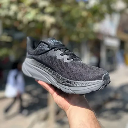 کفش راحتی مردانه هوکا چلنجر 7 کیفیت عالی مشکی زیر طوسی