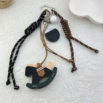 آویز کیف فانتزی طرح سگ چوبی