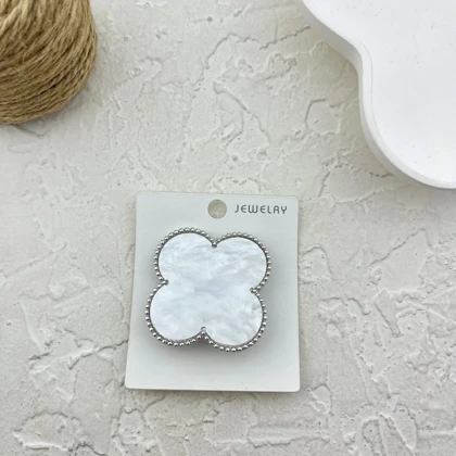 گل سینه زنانه با طرح ونکلیف، شیک و جذاب