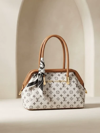 کیف صندوقی LOUIS VUITTON کرم ترند مد