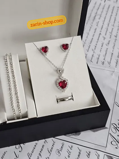 ست زنانه ساعت نگینی و نیمست استیل