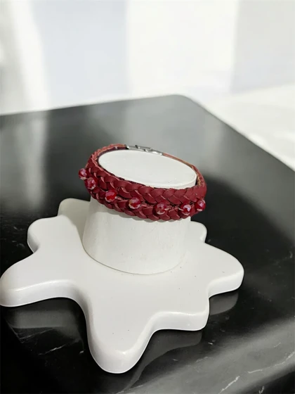 دستبند زنانه چرم طبیعی طرح نگینی کد3335064