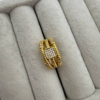 انگشتر پهن مربع نگین‌دار