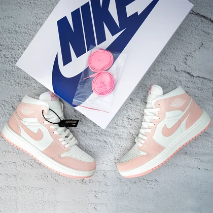 کفش کتانی زنانه نایک ایر جردن 1 ساق‌دار صورتی (Nike Air Jordan 1 White) کد 2341