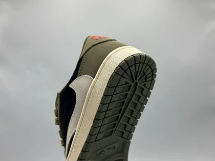 کتانی نایکی جردن1 لو تراویس مستر بلک اولیو/Nike Air Jordan1 Travis