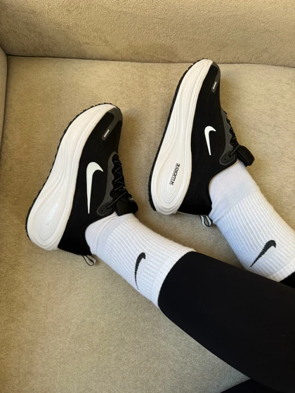 کتانی ویتنامی نایک زوم ایکس وومرو 18 پلاس مشکی سفید Nike Zoom X Vomero Plus