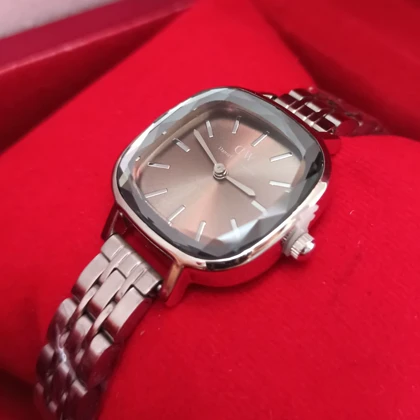 ساعت مچی زنانه DW آینه ای صفحه قهوه ای بند سیلور