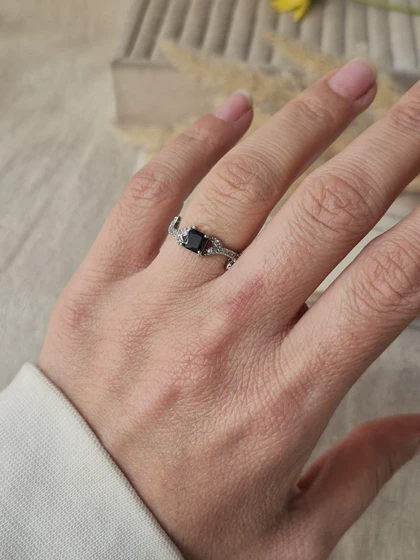 انگشتر جواهری فری سایز نگین مشکی