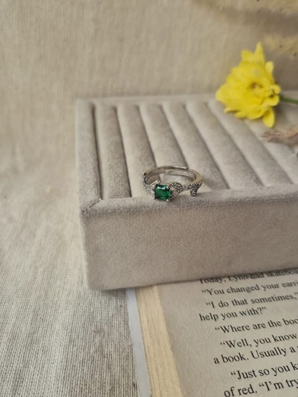 انگشتر جواهری فری سایز سبز مربعی