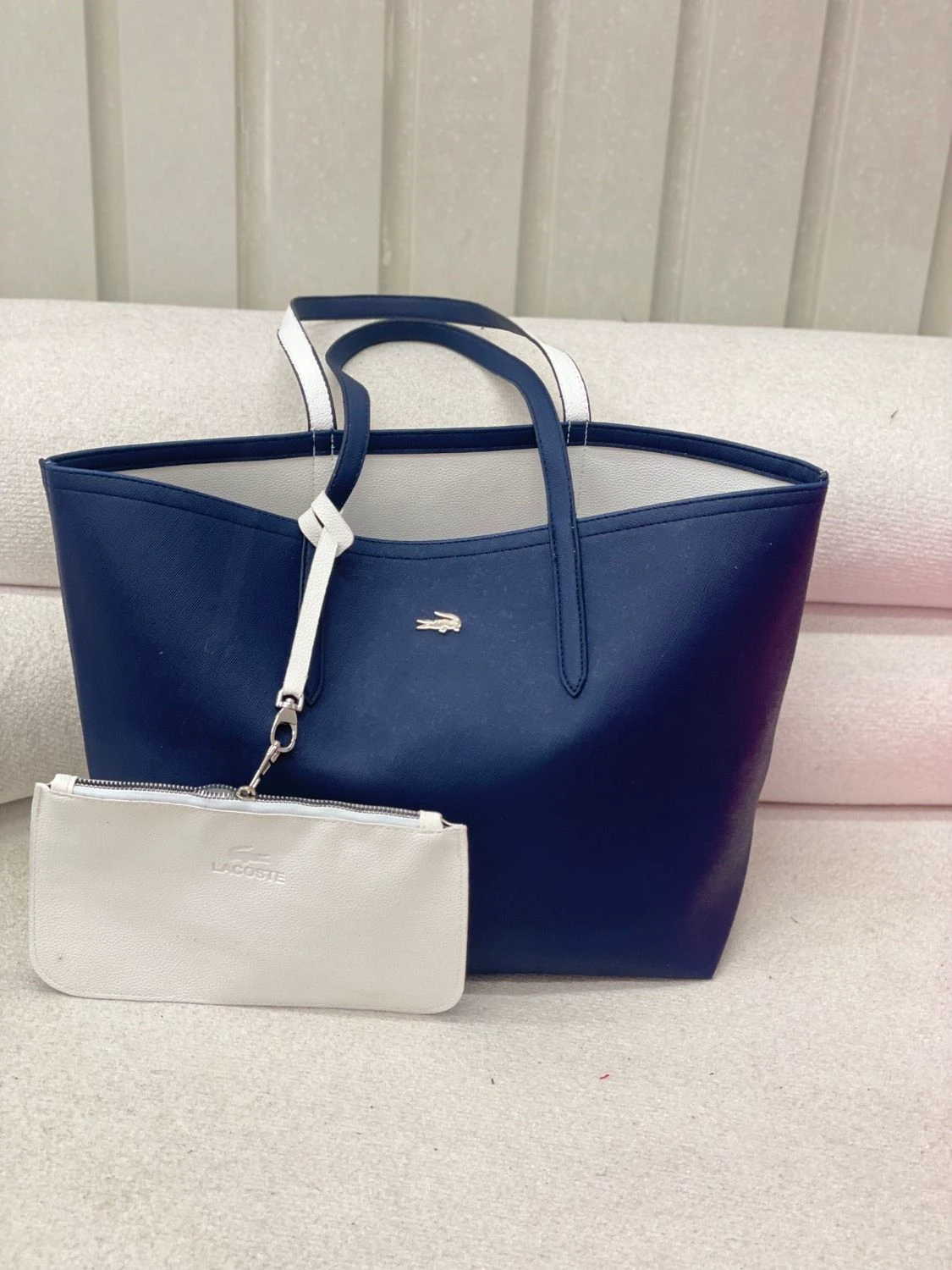 کیف زنانه دو رو لاگوست (سرمه ای داخل سفید)