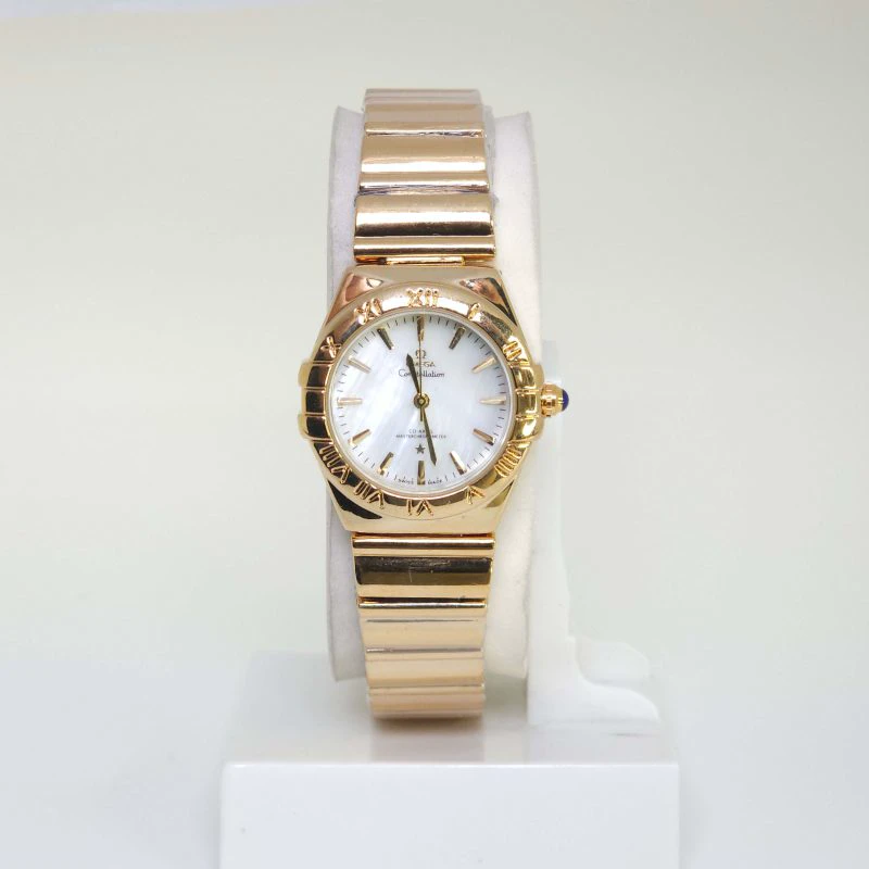 ساعت مچی زنانه امگا Omega تمام استیل با قفل پروانه ای (بند طلائی صفحه سفید)