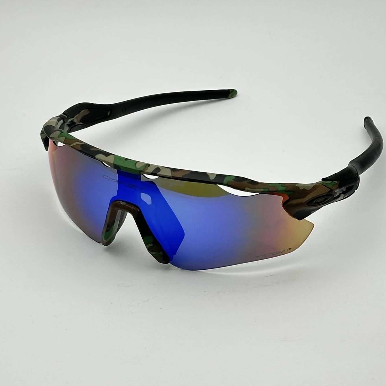عینک آفتابی ورزشی اوکلی Oakley مدل Aero Shield اسپرت Sport (چریکی)