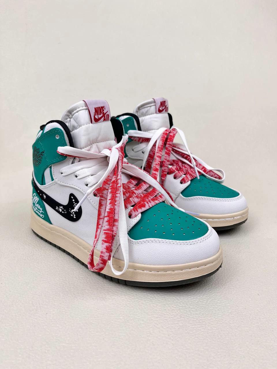 کتانی ونس زنانه ساق‌دار ایر جردن 1 مدل کریسمس 1 NIKE AIR JORDAN کد 912