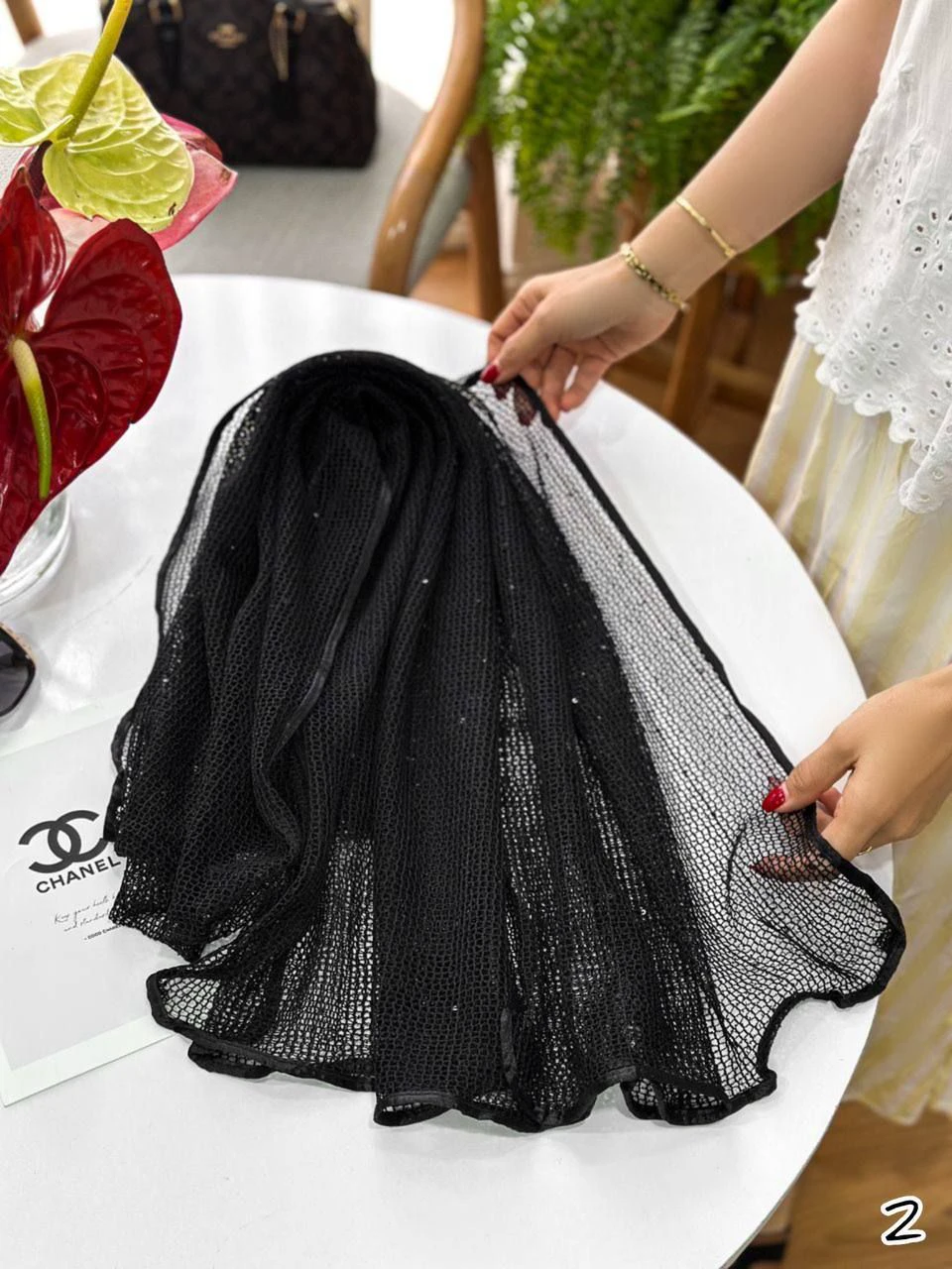 شال مشکی آمارا