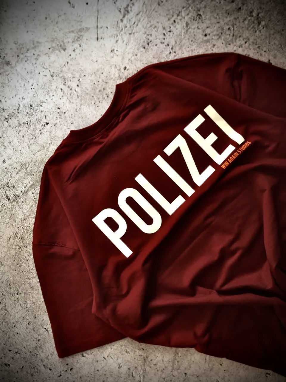 ست تیشرت شلوارک نیم بگ باکسی دونخ مدل POLIZEI _ زرشکی